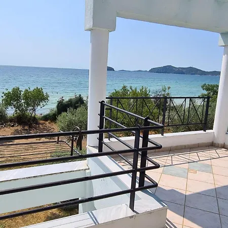 فيلة Sunny Beachfront PalaiónTsiflíkion